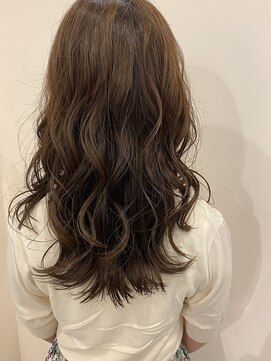 ワイスラッシュジングウ(Y / JINGU) フェミニンミディアムロング