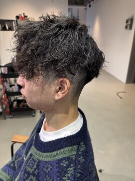 イズ(iss) 癖毛を生かしたパーマ