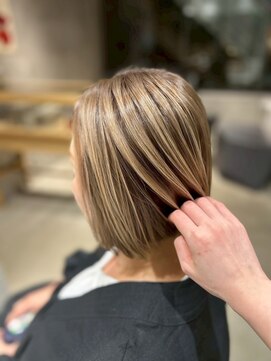 ニーイチイチ(211) ハイトーン/ハイライトカラー/デザインカラー／合わせカット