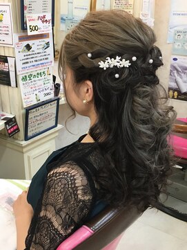 美容室 ティンカーベル ハーフアップ