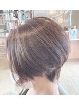 ヘアーアンドメイク マニス(hair&make manis) 白髪をぼかしハイトーンアッシュブラウン ショートボブ