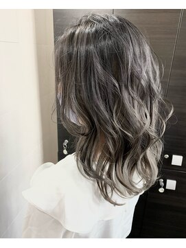 マイレ(maile) (maile)バレイヤージュ+シルバーグレー