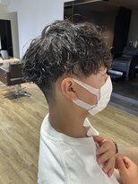 エヌプラス(N+)&nbsp;刈り上げセンターパートサーフカールブルーブラッフェザーパーマ