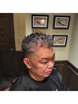 バレス 田町(BALES) [スキンフェード/ツイストスパイラル/田町]