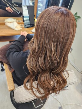 バッカ 横浜桜木町店(BACCA) 明るめグレイカラーゆるふわロングヘアー