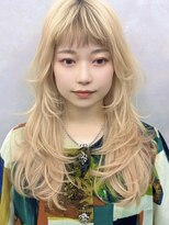 ロイ(Roi)&nbsp;ハッシュカットロングレイヤーブリーチカラーワンカール