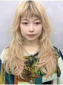 ハッシュカットロングレイヤーブリーチカラーワンカール
