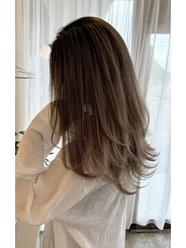 リーラ(Lila) グレージュ×シャドウルーツ