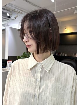 フォト 新宿三丁目(foto) 顎した2cm切りっぱなしボブ×ピンクブラウン