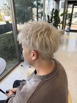 ヘアーアンドメイク アンジュ 中野店(Hair&Make ange) ハイトーンスパイキーショート