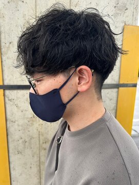 ヒュイル バイ ニアウ(Hwyl by Niau) メンズマッシュパーマ波巻スパイラルパーマニュアンスパーマ