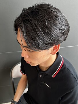 ヒュイル バイ ニアウ(Hwyl by Niau) メンズマッシュパーマニュアンスパーマスパイラルパーマ刈り上げ