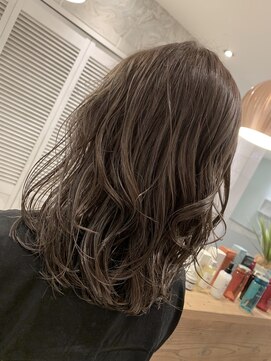 ツリーズ(Trees) グレージュカラー