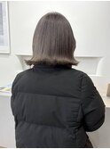 グレージュ切りっぱなしボブ前髪ありミニボブミルクティベージュ