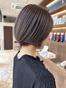 ジアン バイ ミルボン 西宮ガーデンズプラス(GIEN by milbon) ツヤのある白髪ぼかしグレージュカラー/大人ショートボブ