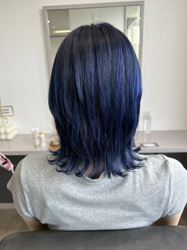 ラニ(Lani) ロイヤルブルーカラー×ミディウルフ