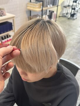 アムリタ(AMRITA) 1ブリーチで作るミルクティベージュ_シオン