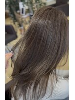 イロ バイ マグ(IRO by Mag)&nbsp;ブリーチなしカラーの夏はオリーブカラーで垢抜け