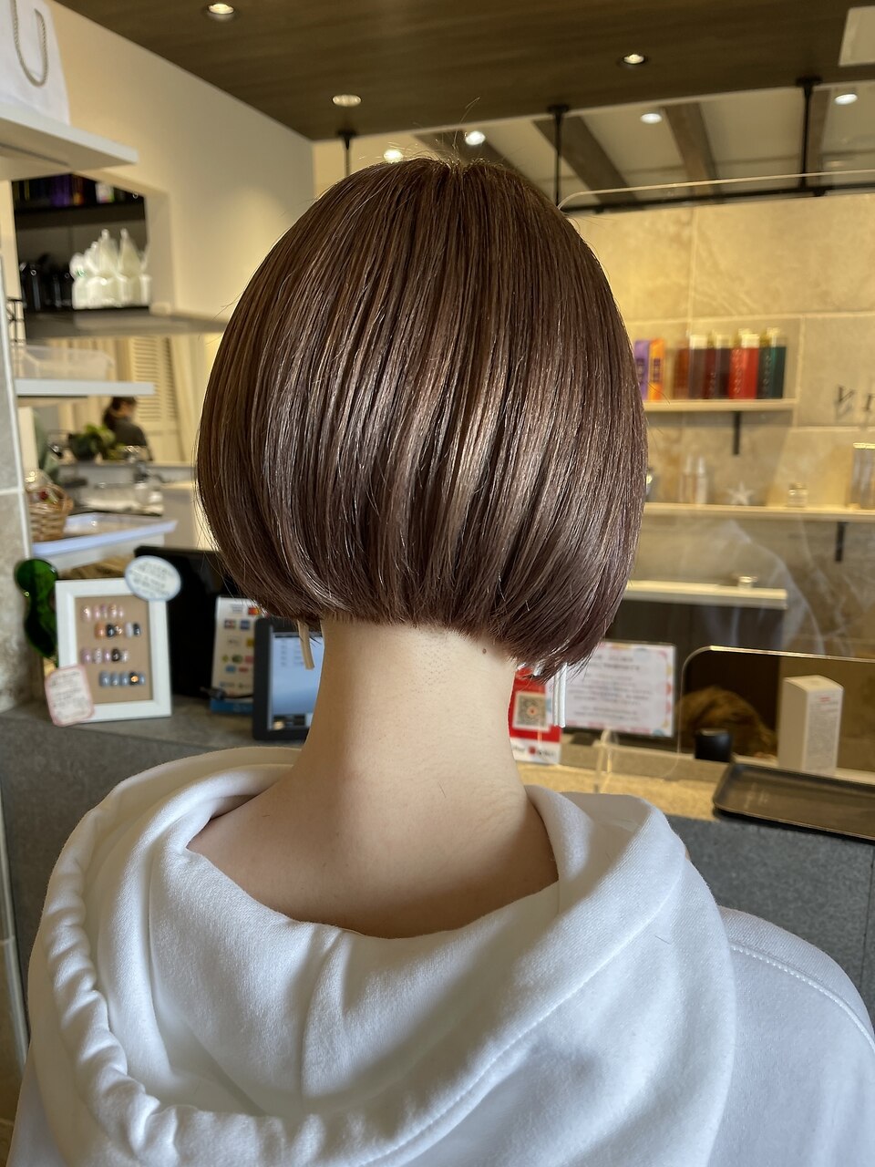 ミニボブ外国人風ミルクティーベージュ：L118321009｜ヴィアンカ 倉敷