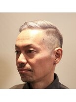 クランク(CRANK)&nbsp;大人のシルバーカラーサイドパートスタイル