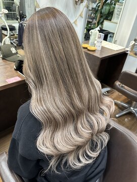 ヘアーデザインルアナ(Hair design Luana.) 全体ワンカラーとシールエクステのバレイヤージュ風スタイル