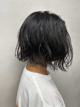 人にやさしく 癖毛を活かしたハンサムボブ