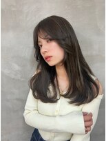 オリーブグレージュ