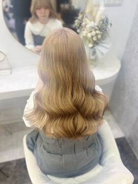 ラビス(Lovis) 黒髪カタログ/ボブルフ/ネビージュ/小顔に見せるヘア/ワンレン