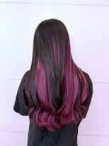 ヘアメイクアン(Hair Make Une)&nbsp;バイオレットピンクのインナーカラーで魅せる大人可愛いヘア♪