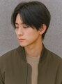 アクシス 津田沼(AXIS) 前髪を上げつつ、真ん中で分けるとナチュラル&爽やかなスタイル