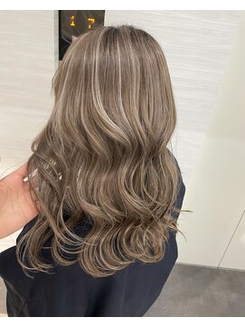 リノート バイ エゴル 名古屋(LINOET by ENGOL) 【LINOET名古屋】手島カミラ ホワイトベージュのハイライト