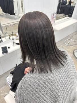 スノッブサンク(Snob ciNQ) ミディアムヘア/グレージュ/赤み消しカラー/透明感カラー