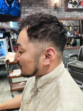 スリーセント 栄(3/cent) クロップ/ニュアンスパーマ/ピンパーマ/フェードカット