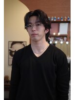 エディ(Edy)&nbsp;センターパートニュアンスパーマ韓国ヘアカルマヘア眉毛カット