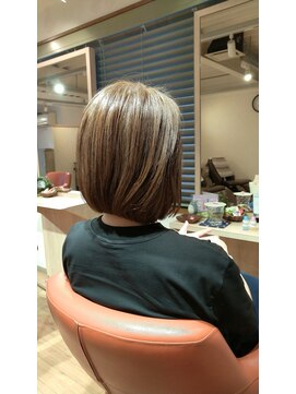 スカイハイ(Sky-high) 切りっぱなしボブ