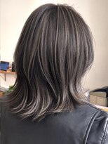 ユートラクト 守口竜田通り店(U-tract)&nbsp;白髪活かしハイライト　大人女性30代40代　ミディアム