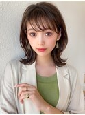 くすみカラー耳かけ 切りっぱなし くびれ シースルー前髪 抜け感