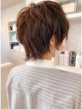 キャアリー(Caary) 福山市　大人外ハネショートウルフ人気キャアリーCaary