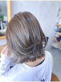 スモーキーグレージュ