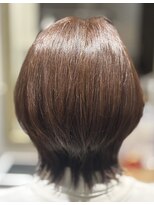 アンジー(Angee)&nbsp;つややかに整えられたミディアムボブ