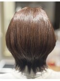つややかに整えられたミディアムボブ