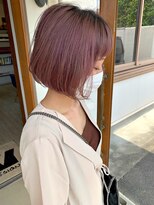 シー 岡崎(,SHE) くすみピンクパープルが映える透明感モーブ上品丸みボブ