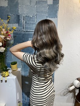 スロウ(SLOW)の写真/アンブレラカラー/バレイヤージュ/イヤリングカラー◎トレンドを活かしたダメージ考慮のデザインカラー♪