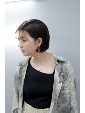 ノード(NODO) シースルーワイドバングと暗めカーキボブ