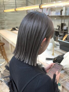 ヲタク(wotaku.) グレーシルバーハイトーンボブ切りっぱなしボブ外はねボブ艶髪