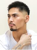 黒髪ミディアムワイルドショートモヒカン
