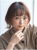 インナーカラーも際立つおしゃれなオン眉マッシュウルフボブ