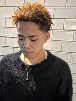 サンディーズバーバーショップ(Sandees)&nbsp;針金ショートアフロテーパーフェードスパイキーアフロ