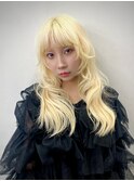 抜きっぱなしブロンドニュアンスカーリーヘア