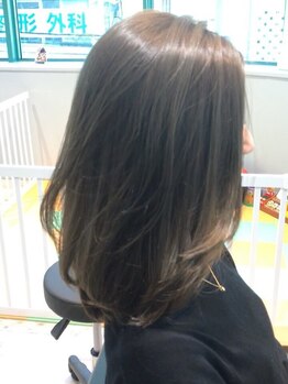 アトリエ タキ(atelier.taki)の写真/気になる白髪も暗くなりすぎない、自然なカラーに♪白髪ぼかしや頭皮に優しい白髪染めもお任せください！